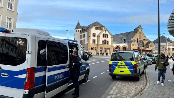 Polizeiautos in der Bahnhofstraße in Eisenach