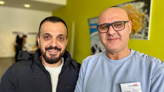 Tarek Sabsaby (rechts) von der Sozialen Dienstleistungsgesellschaft Wartburgkreis und Ayham Assoul aus Syrien