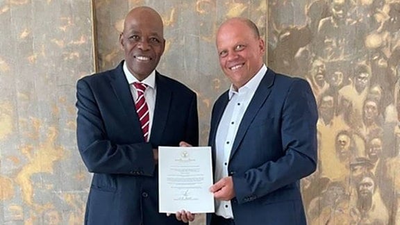 Konsulernenennung in Berlin mit dem südafrikanischen Botschafter Phumelele Stone Sizani