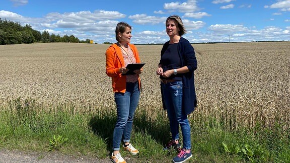 Landwirtin Simone Hartmann und Jurymitglied Anke Fritz