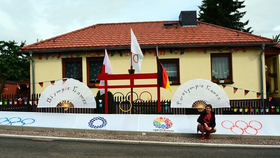 Tim Heerdegen vor dem Olympia-Haus in Crawinkel anlässlich der Paralympics 2020 in Tokio