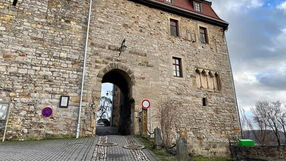 Das Portal der Creuzburg von außen