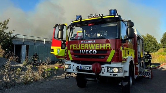 Ehemalige Großdiscothek MAD in Eisenach brennt: Zahlreiche Feuerwehren sind im Einsatz.