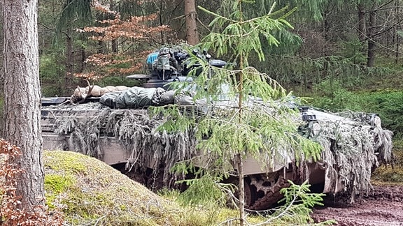 Marder-Schützenpanzer der Bundeswehr bei einer Gefechtsübung auf dem Übungsplatz Bad Salzungen