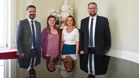 Landrat Michael Brodführer, Musikschulleiterin Stefanie Ihling, ihre Stellvertreterin Sylvia Löchner und Eisenachs Oberbürgermeister Christoph Ihling.