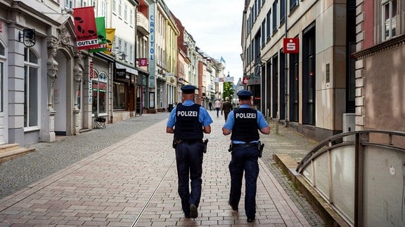 Polizeistreife in der historischen Altstadt von Eisenach