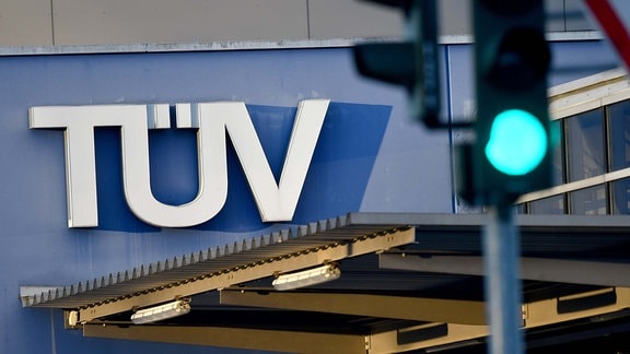 Firmengebaeude des TÜV in Fuerth