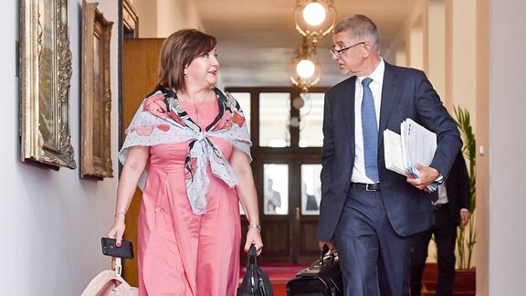 Alena Schillerova Finanzministerin CZ und der tschechische Ministerpräsident Andrej Babis.