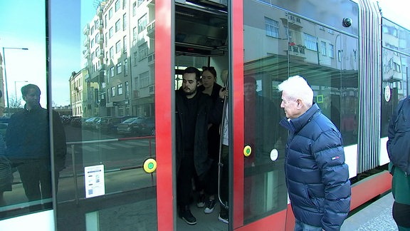Straßenbahn in Prag geht auf