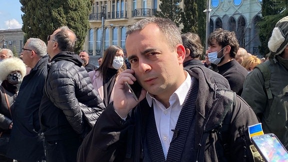 Egor Kuroptev am Telefon