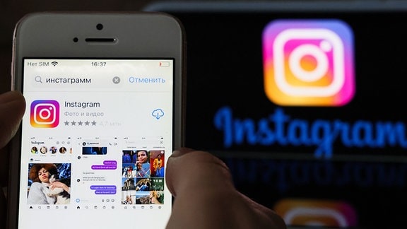 Logo des sozialen Netzwerkdienstes Instagram auf einem Smartphone
