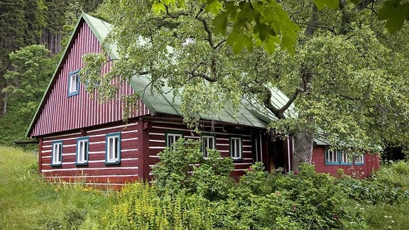 Holzhaus im Wald bei Obri Dul im Riesengebirge, Gebäude, auÃen, AuÃenansicht;