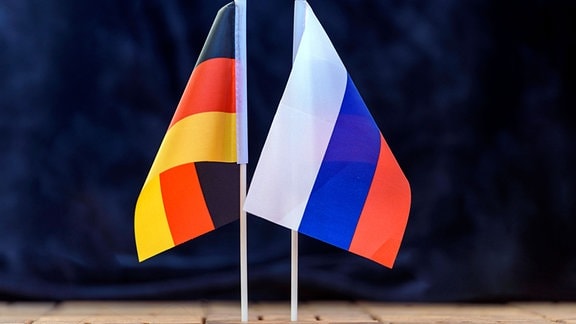 Symbolbild: Deutsche und russische flagge
