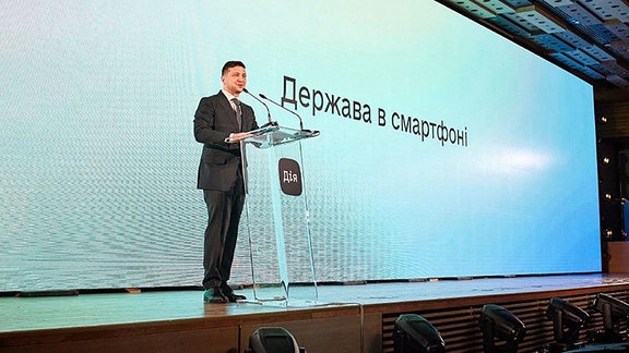  Ukrainischer Präsident Selenskyj stellt die App «Dija» vor.