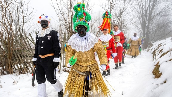 Der traditionelle slawische Karnevalsumzug fand am 12. Februar 2023 in Blatno, Hlinsko, Tschechische Republik, statt. 
