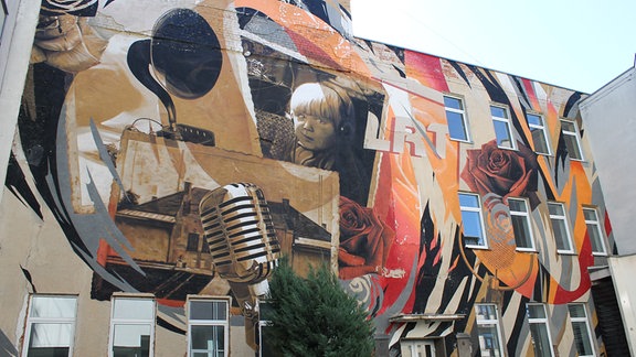 Gebäude des litauischen Rundfunks mit Streetart