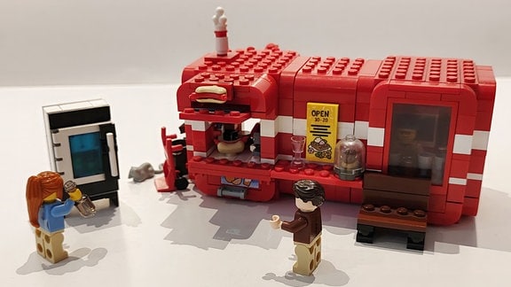 Jugoslawischer Kult-Kiosk K67 als LEGO- Bausatz