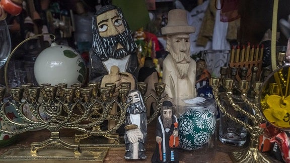 Juden-Darstellungen werden in Krakau als Mitbringsel und Glücksbringer verkauft. 