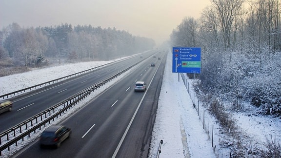 Die Autobahn A4 in Polen in der Nähe der Stadt Krakau, Polen. 