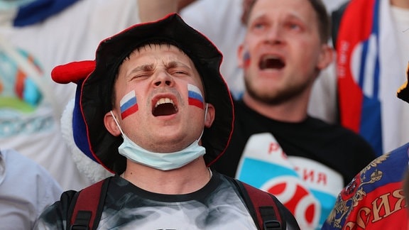 Enttäuschter russischer Fan auf EM-Fanmeile in Sankt Petersburg 