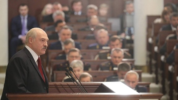 Lukaschenko spricht vor dem Parlament in Minsk