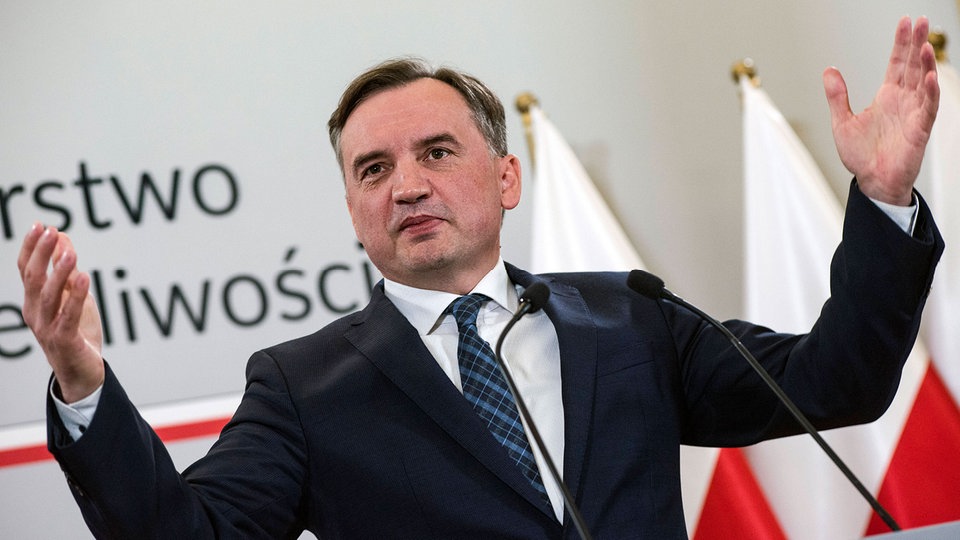 Polska: Jak PiS wykorzystał państwo jako sklep samoobsługowy