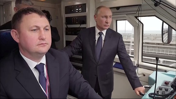 Putin bei Einweihung der Krim-Brücke für Zugverkehr