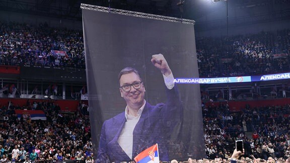 Aleksandar Vucic, Präsident von Serbien, spricht auf der Vorwahlkundgebung in der Stark Belgrade Arena, Belgrad 02.12.2023 