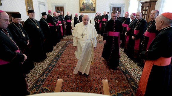 Papst und Bischöfe