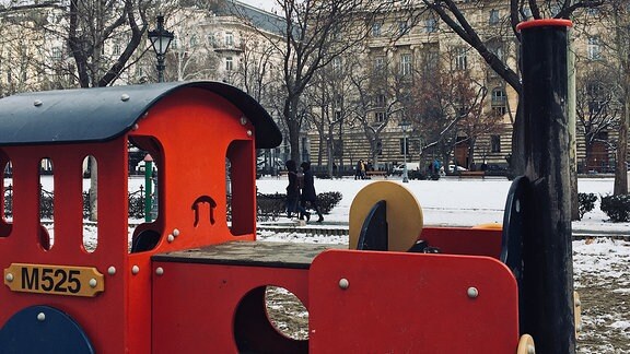 Kinderlok auf dem Freiheitsplatz (Szabadság tér) in Budapest