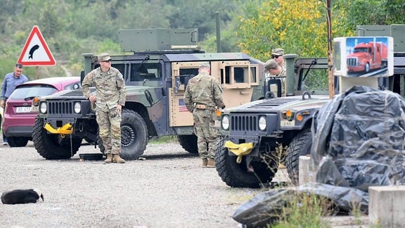 US-Soldaten der KFOR an der Grenze zwischen dem Kosovo und Serbien