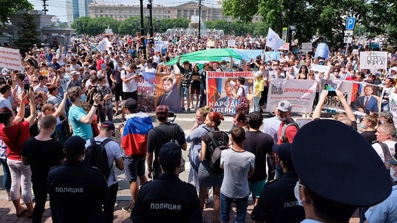 Menschen demonstrieren in Khabarovsk 