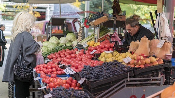 Wochenmarkt frisches Gemüse auf einem Wochenmarkt in Plowdiw