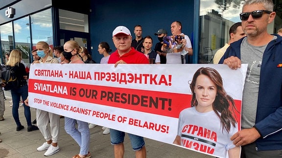 Demonstranten gegen die Polizeigewalt in Belarus in Vilnius