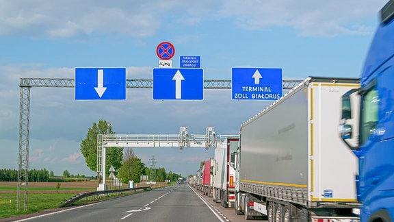 Vor dem Grenzübergang bei Terespol stauen sich die Lkw auf bis zu 50 Kilometern Länge. Es ist der letzte noch offene Übergang zu Belarus für den Gütertransport auf der Straße.