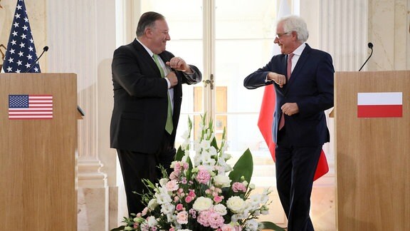 Der alte Außenminister Polens Czaputowicz mit Pompeo. 