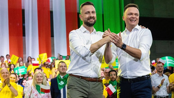 Wladyslaw Kosiniak-Kamysz, Vorsitzender der Polnischen Volkspartei PSL, und Parteivorsitzender Szymon Holownia, während der Wahlkonvention zum Dritten Weg in Polen, Grodzisk Mazowiecki, 24. Juni 2023