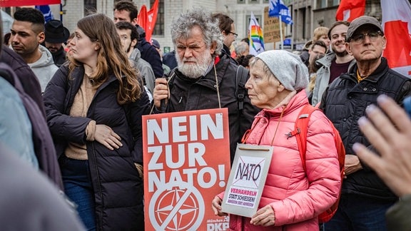 Ein Jahr Krieg Russland-Ukraine: Anti-Nato-Demo