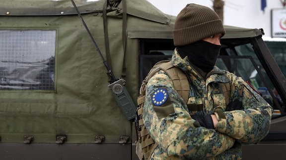 Ein Mann der Europäischen Union in Bosnien und Herzegowina (EUFOR)