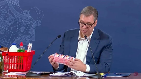 Präsident Aleksandar Vučić präsentiert in einer TV-Ansprache das Programm "Guter Preis" mit verbilligten Lebensmitteln.