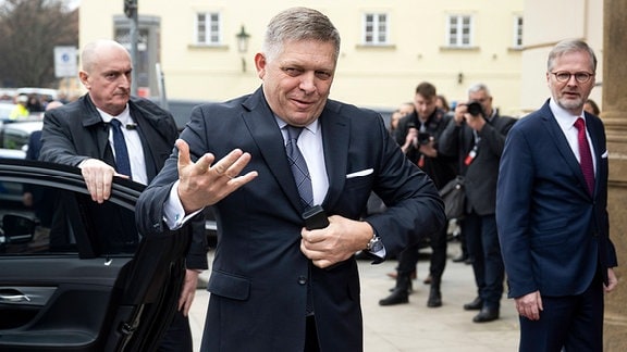 Der slowakische Premierminister Robert Fico kommt zum Treffen der Ministerpräsidenten der vier Visegrad-V4-Länder in Prag. 02/2024