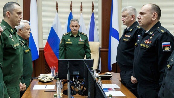 MURMANSK REGION, RUSSIA - JULY 3, 2019: Russia s Defence Minister Sergei Shoigu (C) and members of the commission investigating the July 1 submersible fire observe a moment of silence to mourn the 14 Russian Navy officers, during a meeting in Severomorsk.