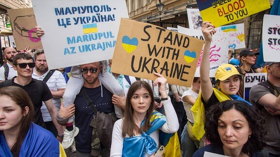 Solidartitaetsdemonstration fuer die von Russland ueberfallene Ukraine, die meisten Teilnehmer sind gefluechtete Frauen.