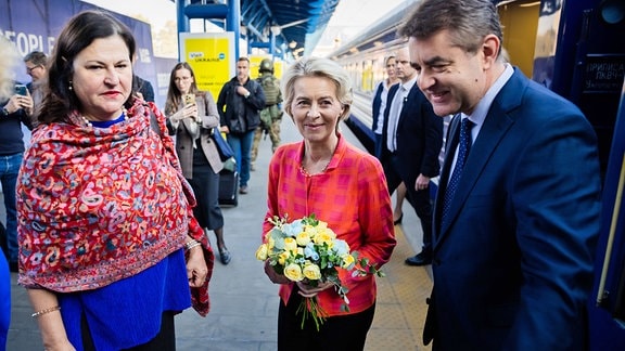 Ursula von der Leyen, Yevhen Perebyinis, Katarina Mathernova