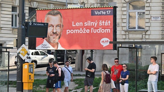 Wahlplakat in der  Slowakei zeigt Prträt von Peter Pellegrini