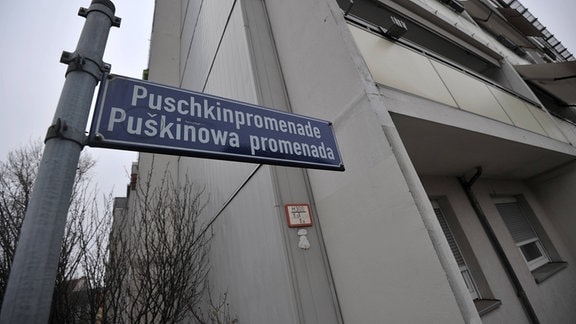 Deutsch-sorbisches Straßenschild Puschkinpromenade / Puskinowa promenada