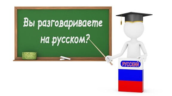 Mann, Russischbuch mit Flagge, Tafel mit Aufschrift : Sprechen sie russisch?