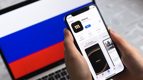 Die App Meduza auf einem Handy im Appstore
