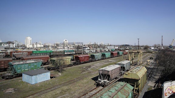 Güterwagons auf Gleisen