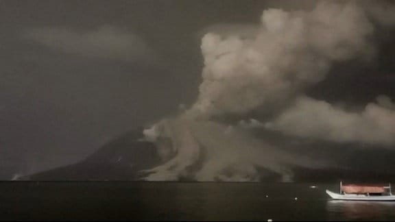 Ein Vulkan, fotografiert aus der Ferne